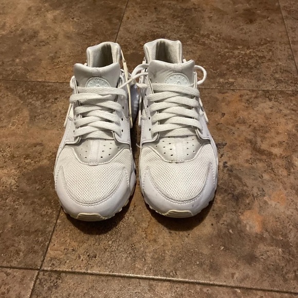 Youth Nike huarache sneakers - Picture 6 of 7